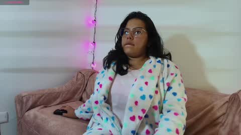 Snapshot of cutejess45 chatting on 01/31/25, 05:51 tell me jess   online show from 01/31/25, 05:51