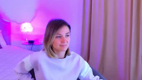 Snapshot of cutemirage chatting on 09/27/25, 02:33 cutemirage online show from 09/27/25, 02:33