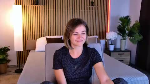 Snapshot of cutemirage chatting on 05/24/26, 02:44 cutemirage online show from 05/24/26, 02:44
