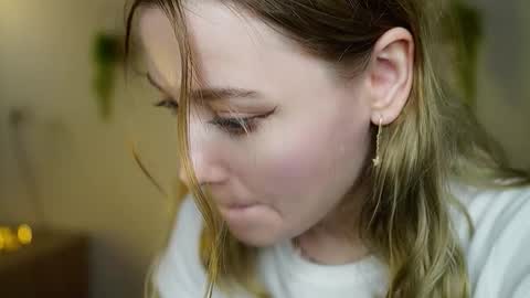 Snapshot of cutenass chatting on 12/04/25, 09:12 Mary online show from 12/04/25, 09:12