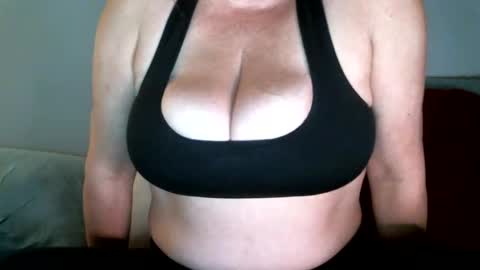 CuteNlil online show from 01/18/25, 06:24