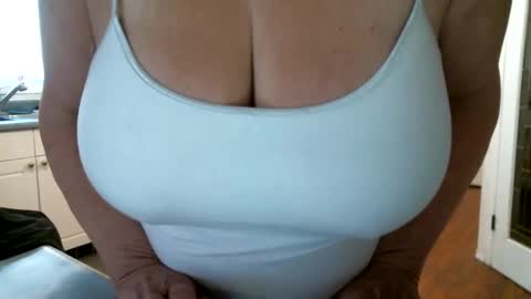 CuteNlil online show from 01/30/25, 07:26