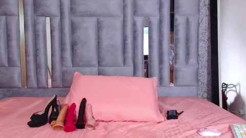 cutepetitee online show from 11/27/25, 08:22