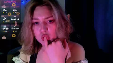 Snapshot of cutepie33 chatting on 09/26/25, 01:37 cutepie33 online show from 09/26/25, 01:37