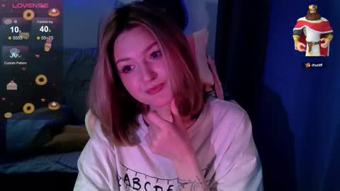 Snapshot of cutepie33 chatting on 10/10/25, 04:44 cutepie33 online show from 10/10/25, 04:44
