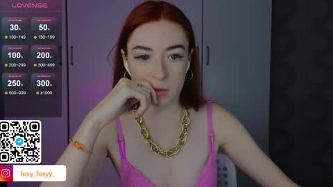 Snapshot of cuteroxyfoxyy chatting on 02/01/26, 08:35 Roxy online show from 02/01/26, 08:35