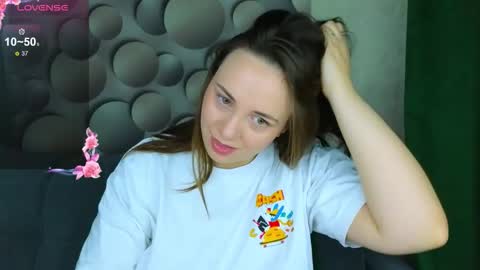 Snapshot of cutesmile_sharon chatting on 10/10/25, 03:49 cutesmile sharon online show from 10/10/25, 03:49
