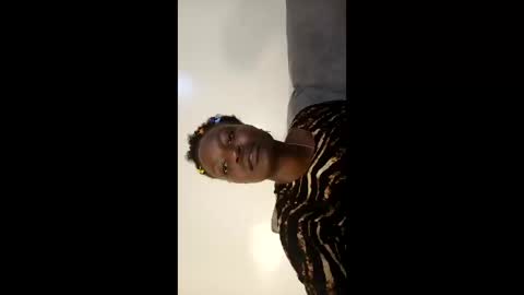 cutey_lunar online show from 10/04/25, 02:26