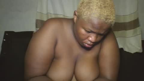 Snapshot of cutey_mellanin chatting on 10/21/25, 02:01 cutey_mellanin online show from 10/21/25, 02:01