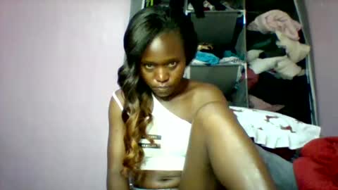 Snapshot of cutezola chatting on 10/14/25, 11:11 cutezola online show from 10/14/25, 11:11