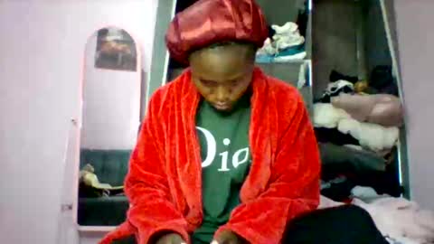 Snapshot of cutezola chatting on 10/29/25, 03:09 cutezola online show from 10/29/25, 03:09