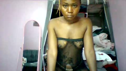 Snapshot of cutezola chatting on 11/15/25, 03:59 cutezola online show from 11/15/25, 03:59