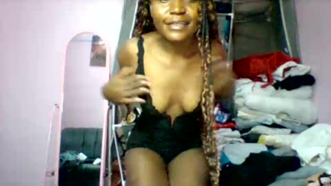 Snapshot of cutezola chatting on 11/22/25, 04:55 cutezola online show from 11/22/25, 04:55