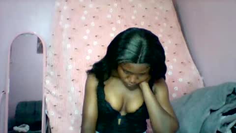 Snapshot of cutezola chatting on 11/25/25, 05:29 cutezola online show from 11/25/25, 05:29