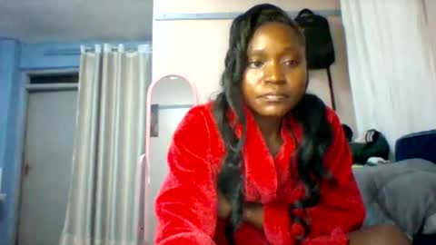 Snapshot of cutezola chatting on 12/19/25, 02:40 cutezola online show from 12/19/25, 02:40