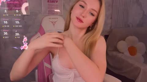 Snapshot of cutie_angels chatting on 02/17/25, 06:53 HelloMy name Eva online show from 02/17/25, 06:53