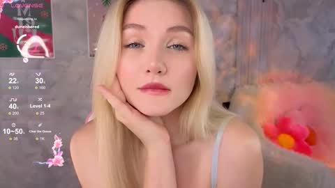 Snapshot of cutie_angels chatting on 12/19/25, 04:30 HelloMy name Eva online show from 12/19/25, 04:30