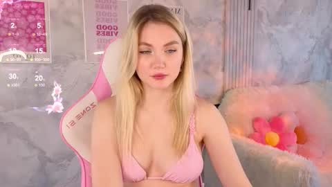 Snapshot of cutie_angels chatting on 02/20/26, 06:19 HelloMy name Eva online show from 02/20/26, 06:19