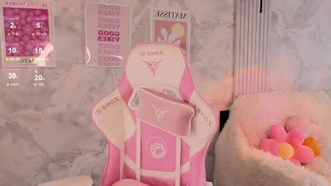 HelloMy name Eva online show from 05/05/26, 04:20