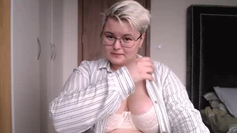 Sophie  Lilith online show from 11/18/25, 06:07