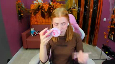 Lina online show from 10/21/25, 08:37