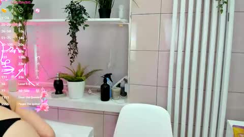 Lina online show from 12/05/25, 02:03