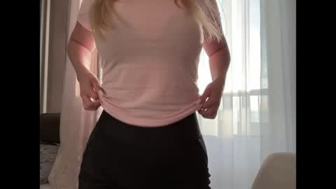 Snapshot of cutiee_chloe chatting on 03/30/26, 12:17 Chloe online show from 03/30/26, 12:17