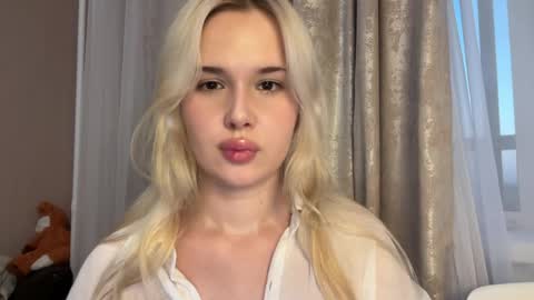 Snapshot of cutiee_chloe chatting on 06/03/26, 03:28 Chloe online show from 06/03/26, 03:28