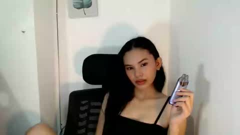 Snapshot of cutiee_lily2 chatting on 04/24/26, 12:24 cutiee_lily2 online show from 04/24/26, 12:24