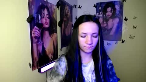 Snapshot of cutielady_ chatting on 09/30/25, 05:56 Emma online show from 09/30/25, 05:56