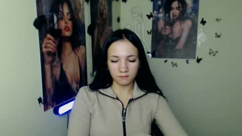 Snapshot of cutielady_ chatting on 10/24/25, 08:05 Emma online show from 10/24/25, 08:05