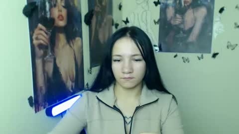 Snapshot of cutielady_ chatting on 10/30/25, 07:21 Emma online show from 10/30/25, 07:21