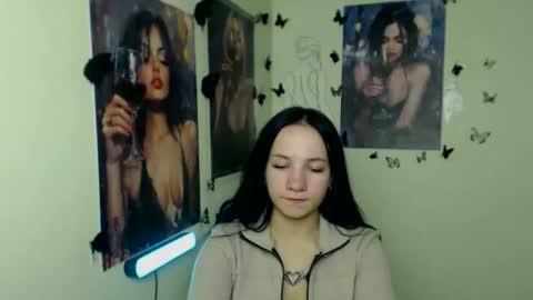 Snapshot of cutielady_ chatting on 11/08/25, 01:28 Emma online show from 11/08/25, 01:28