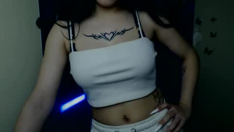 Snapshot of cutielady_ chatting on 12/04/25, 07:17 Emma online show from 12/04/25, 07:17