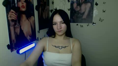 Snapshot of cutielady_ chatting on 12/05/25, 07:32 Emma online show from 12/05/25, 07:32