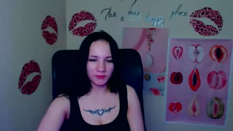 Snapshot of cutielady_ chatting on 04/07/26, 06:25 Emma online show from 04/07/26, 06:25