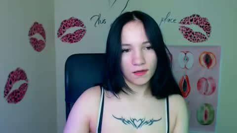 Snapshot of cutielady_ chatting on 04/09/26, 06:19 Emma online show from 04/09/26, 06:19