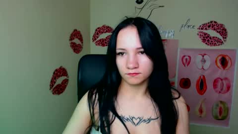 Snapshot of cutielady_ chatting on 04/11/26, 06:18 Emma online show from 04/11/26, 06:18