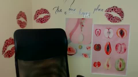 Snapshot of cutielady_ chatting on 04/17/26, 12:08 Emma online show from 04/17/26, 12:08