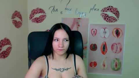 Snapshot of cutielady_ chatting on 04/18/26, 12:09 Emma online show from 04/18/26, 12:09