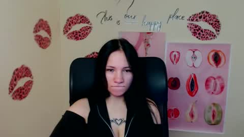 Snapshot of cutielady_ chatting on 04/23/26, 12:15 Emma online show from 04/23/26, 12:15