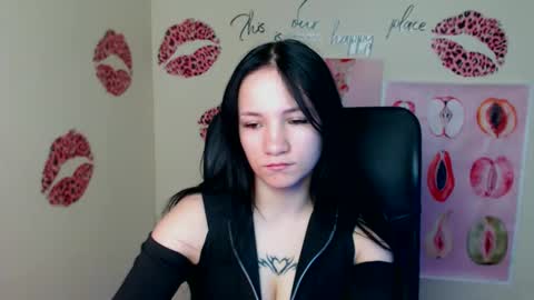 Snapshot of cutielady_ chatting on 04/23/26, 12:29 Emma online show from 04/23/26, 12:29