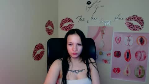 Snapshot of cutielady_ chatting on 04/28/26, 04:28 Emma online show from 04/28/26, 04:28