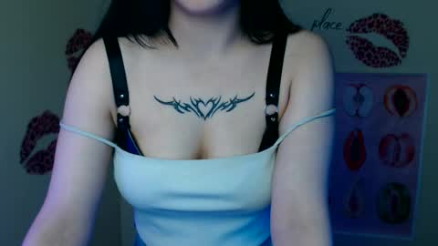 Snapshot of cutielady_ chatting on 05/07/26, 06:19 Emma online show from 05/07/26, 06:19