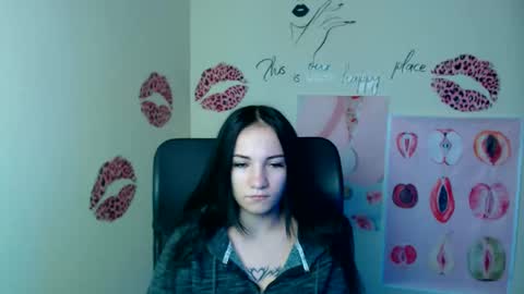 Snapshot of cutielady_ chatting on 05/11/26, 05:57 Emma online show from 05/11/26, 05:57