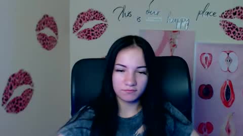 Snapshot of cutielady_ chatting on 05/13/26, 06:11 Emma online show from 05/13/26, 06:11