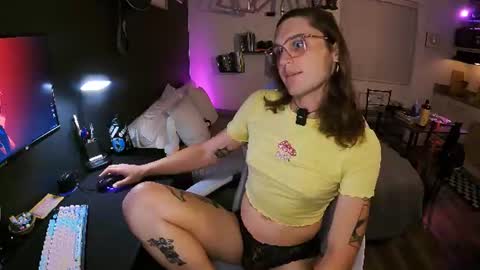 Snapshot of cutiepiescarlett chatting on 06/18/26, 03:40 cutiepiescarlett online show from 06/18/26, 03:40