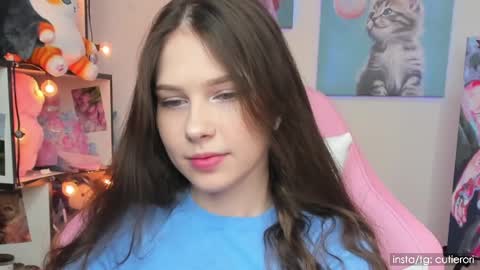 Snapshot of cutierori chatting on 12/13/24, 03:05 Rori  Instagram cutierori  online show from 12/13/24, 03:05