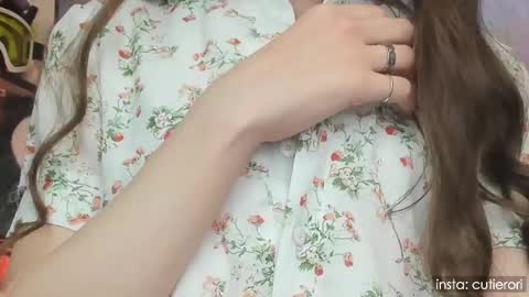 Snapshot of cutierori chatting on 03/01/25, 04:22 Rori  Instagram cutierori  online show from 03/01/25, 04:22