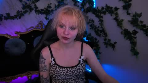 cutiiebunny online show from 10/21/25, 01:34